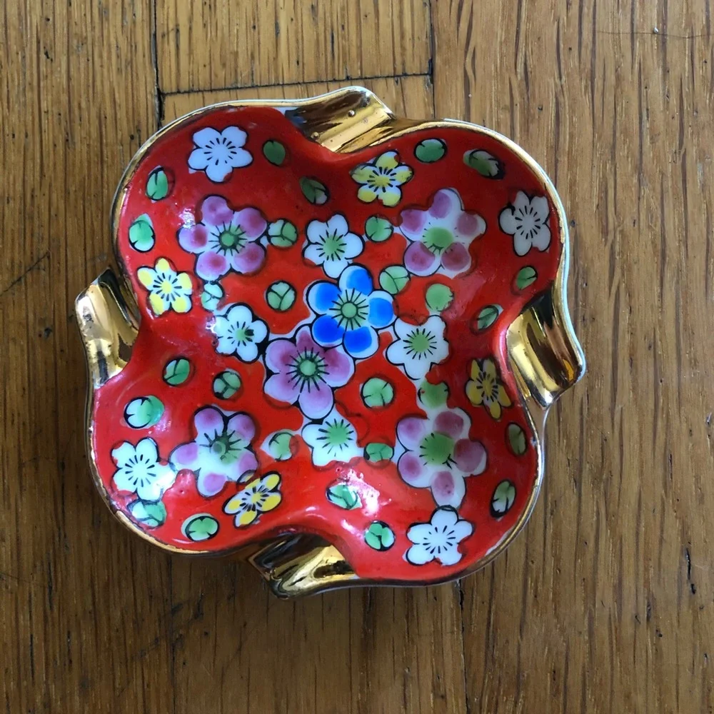 Vintage Hand Painted Floral Ashtrays Made in Japan - Picture 4 of 10